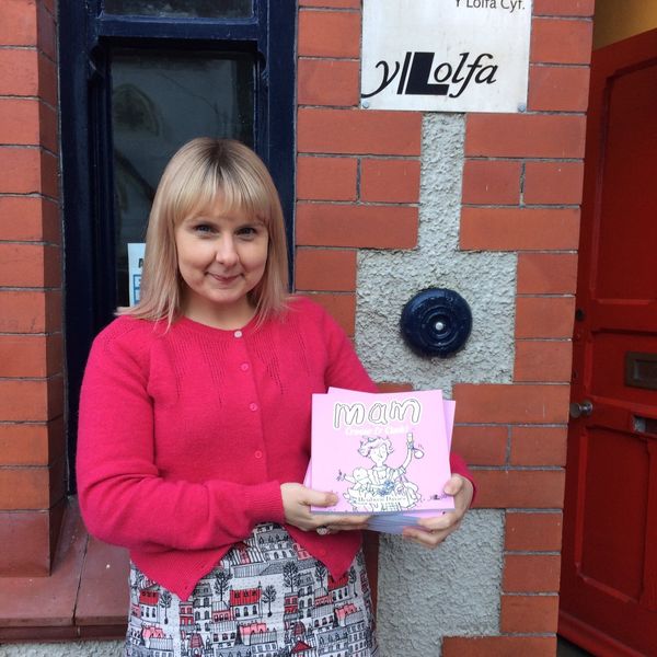 One Mam's mission to bridge the gap in Welsh books available for parents